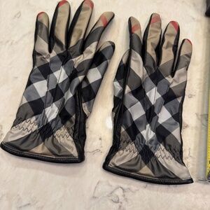 AUTHENTIC Burberry Size 7.5 Gloves Like New